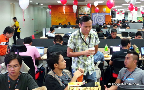 Mentor Jeffrey Siy (co-founder of Galleon.ph) giving advise to one of the teams.