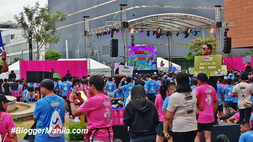 Most People Unwrapping Presents Simultaneously